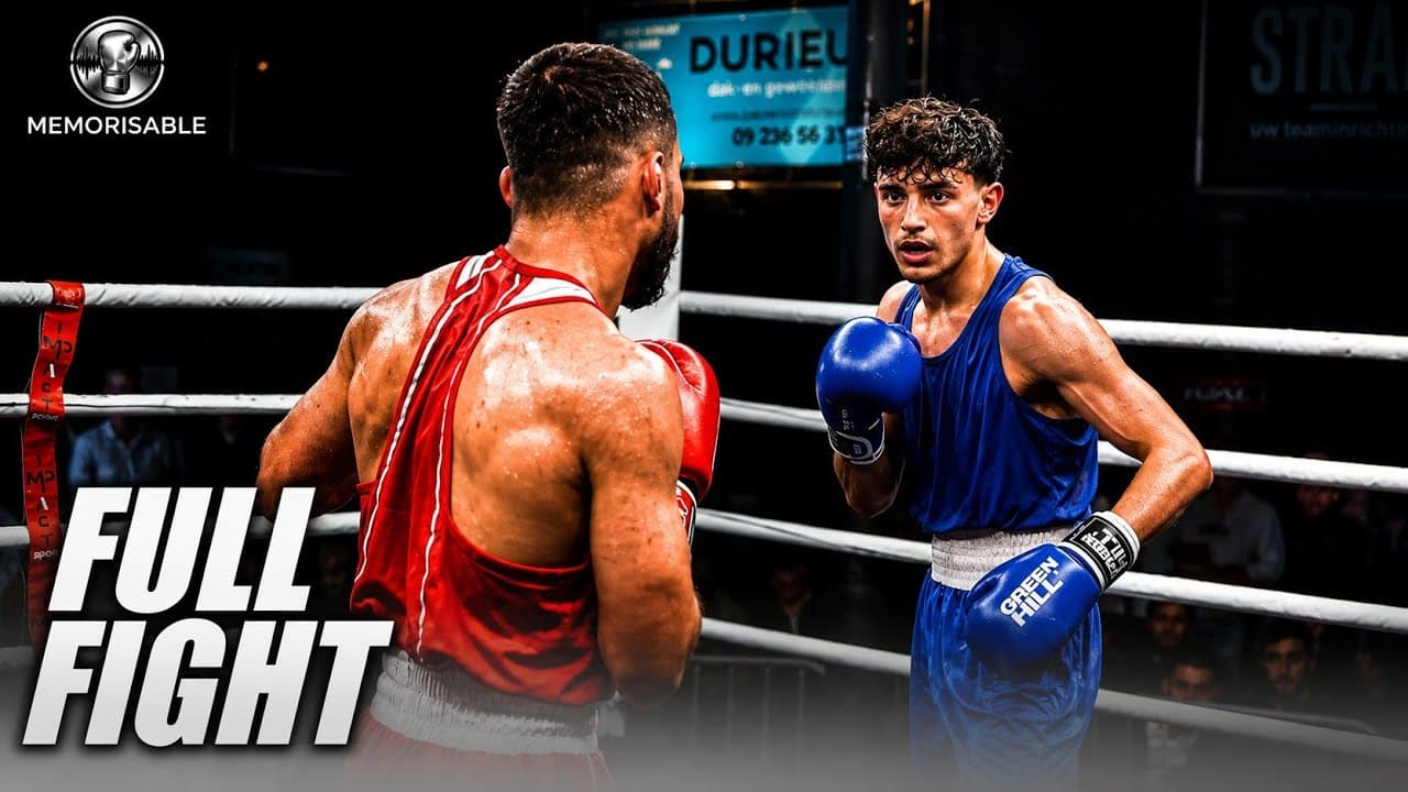 Deux boxeurs s’affrontent sur un ring, photographiés par Mémorisable